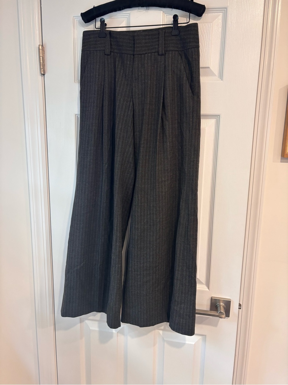 Alice + Olivia Gray trousers size 2